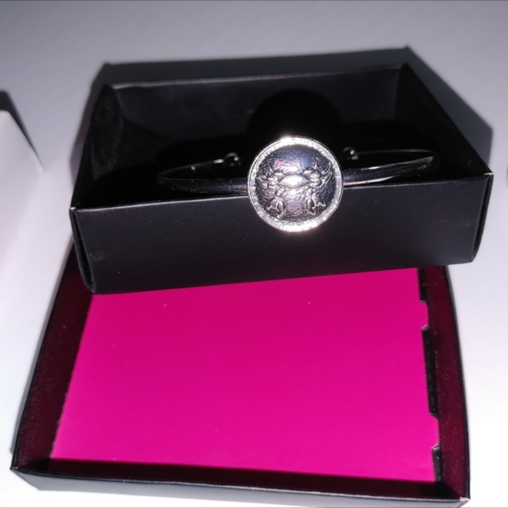AVON - HOROSCOPE CUFF BRACELET